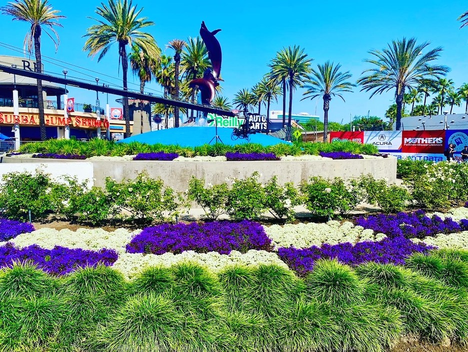 The iconic Turn 2-3 fountain complex that the racecars navigate around, inches from the landscaping!