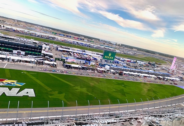 45 Mazda MX5Cup cars on grid!
